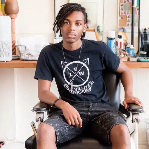 Seated photo of mentor Donavan Morris, helping raise awareness of Chicago Making Connections program.