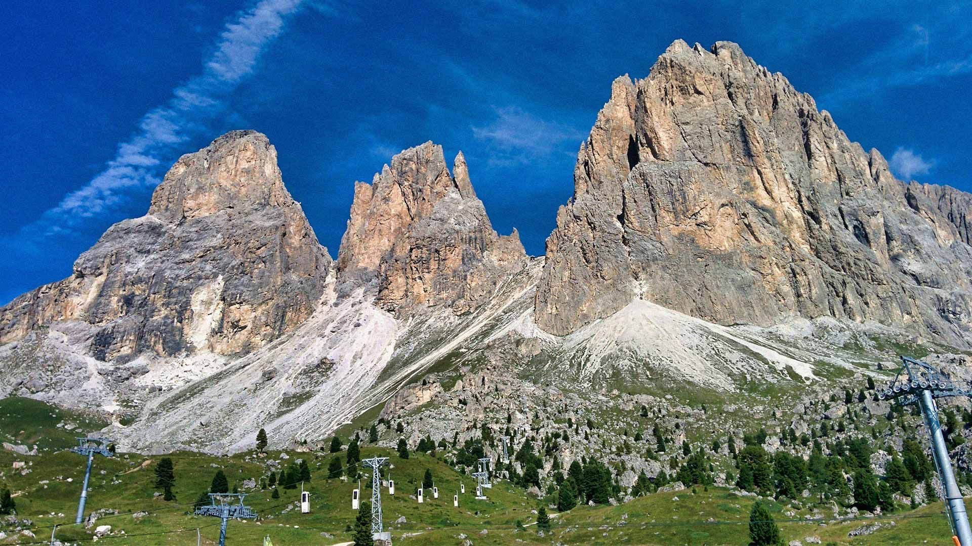 Photo showing the stunning view of the Dolomites in northern Italy.